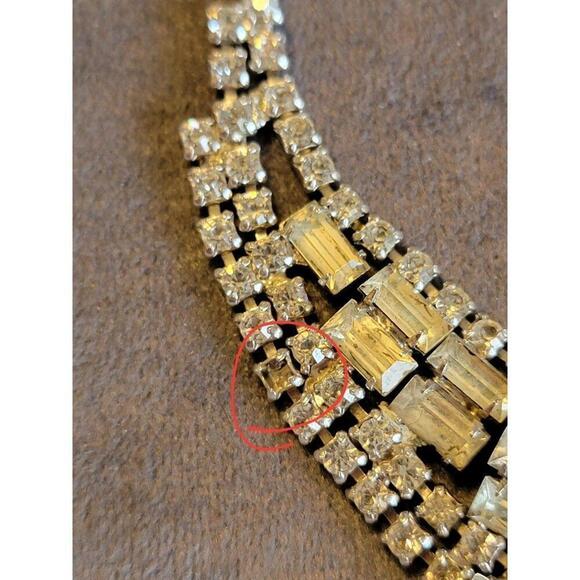 Beautiful Vintage Clear Rhinestone Bib Style Necklace - Picture 3 of 12